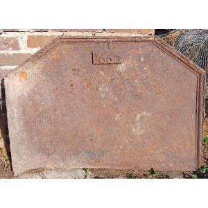 Haute époque: Plaque de cheminée, en fonte,  datée 1662.