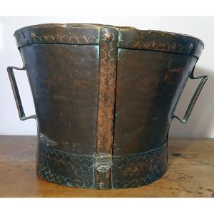 Mesure à grain en cuivre appelée aussi ferrat, du XVIII éme siècle. 