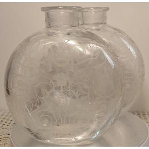 Baccarat. 2 superbes flacons modèle "Michel Angelo" en cristal soufflé.