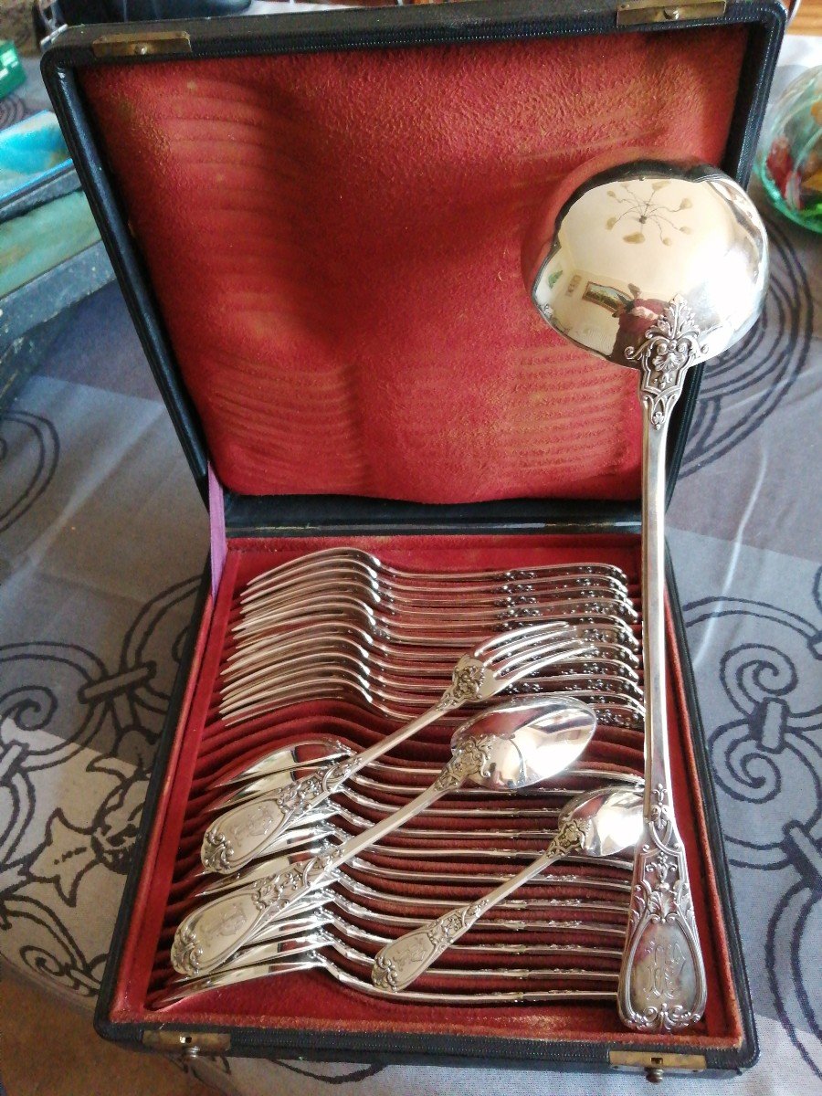 Housewife Cicra 1880 37 Pieces Hallmark Minerva