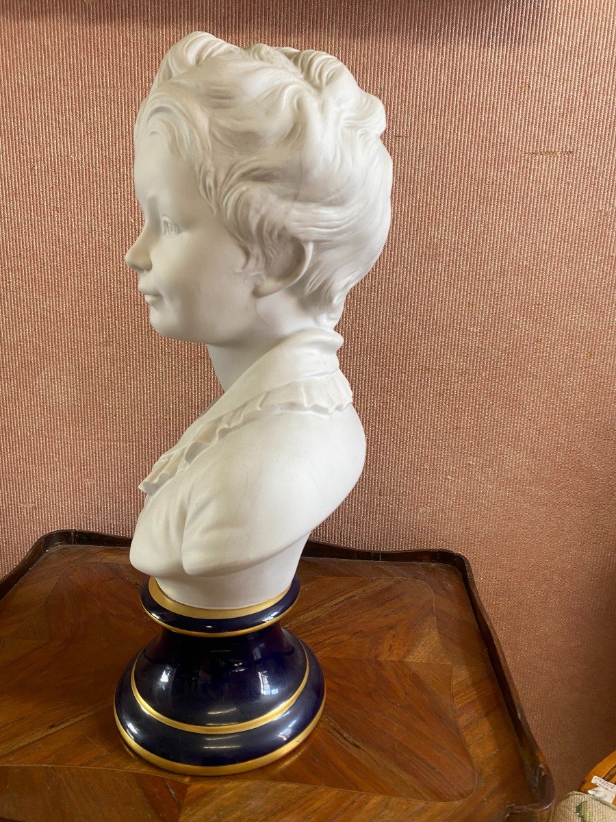 Buste En Biscuit , Socle En Porcelaine De Limoges Bleu Roi De Tharaud.-photo-3