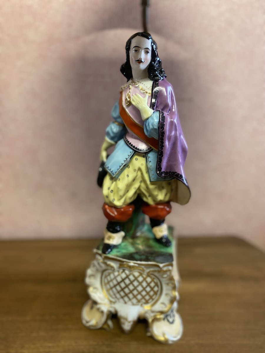 Paire de personnages en costume du 18 ème siècle, formant lampes.-photo-4