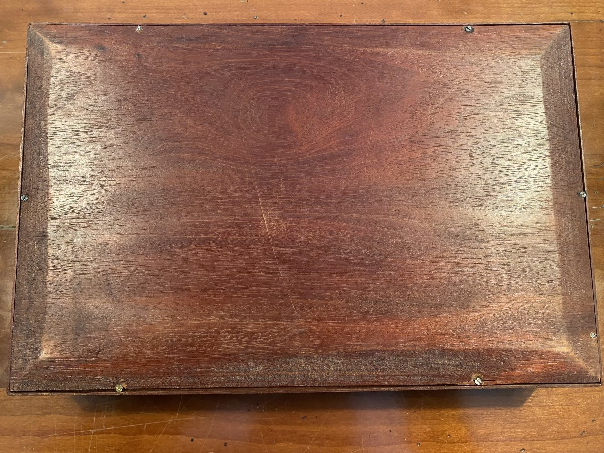 Petit plateau en acajou massif avec incrustation de filets de laiton-photo-1