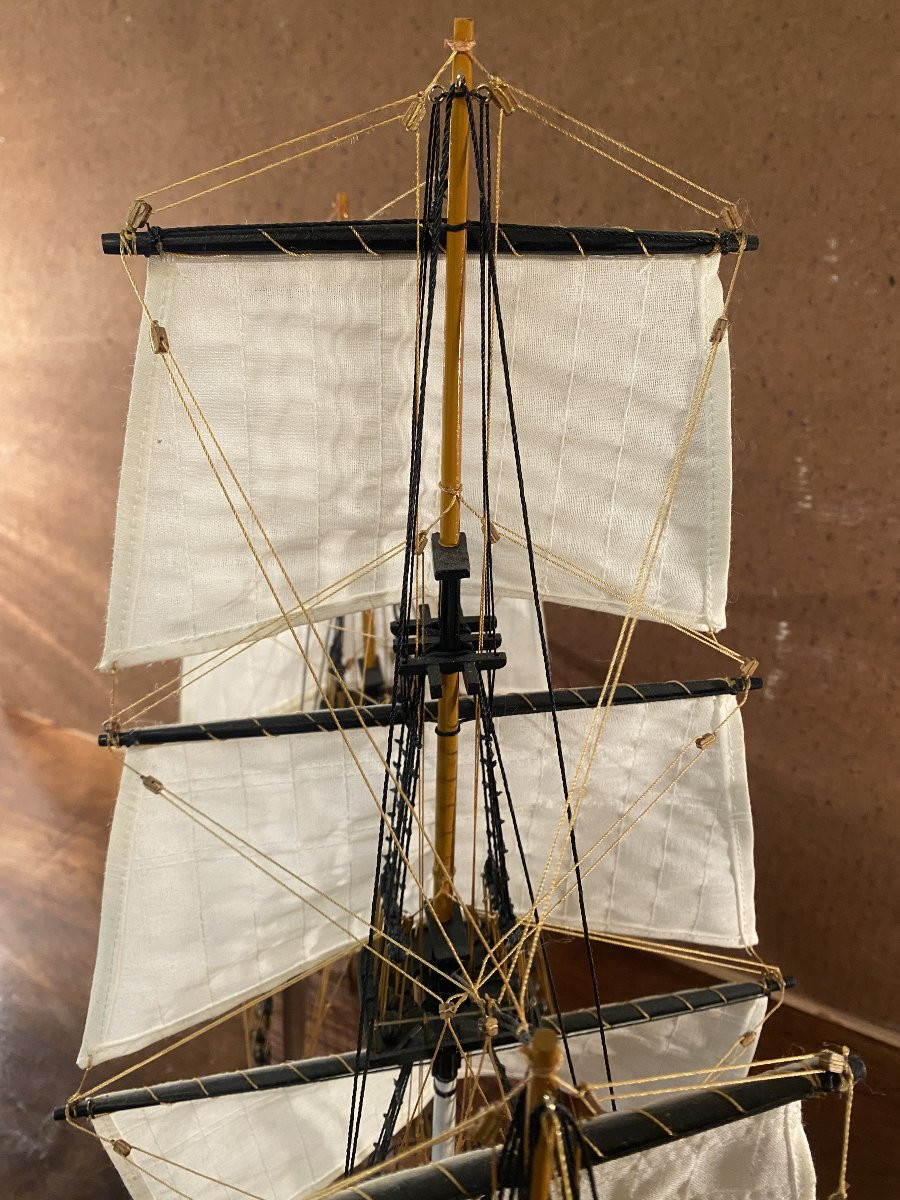 Model Of The Famous Sailing Ship "the Bounty". -photo-8