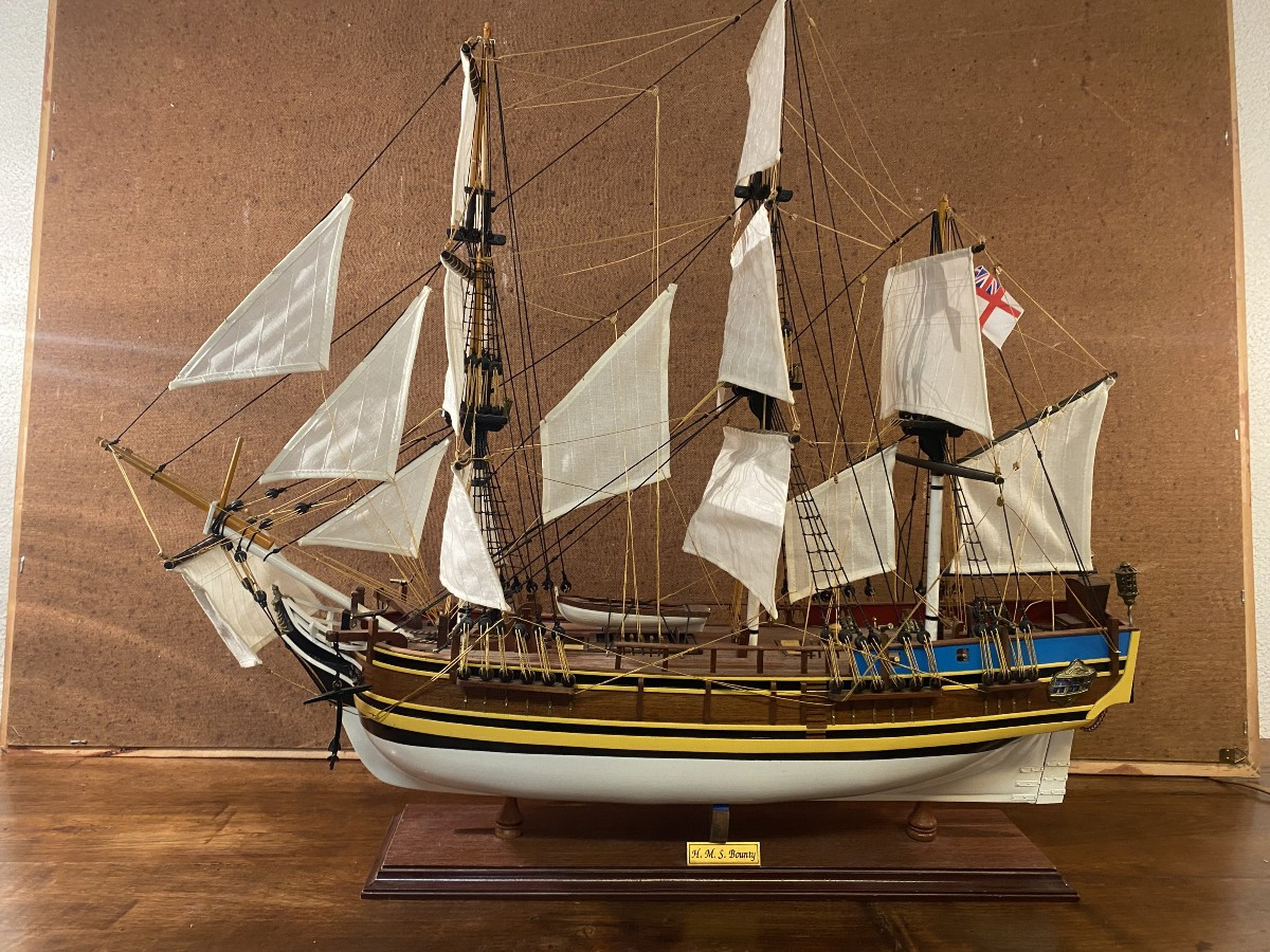 Model Of The Famous Sailing Ship "the Bounty". 