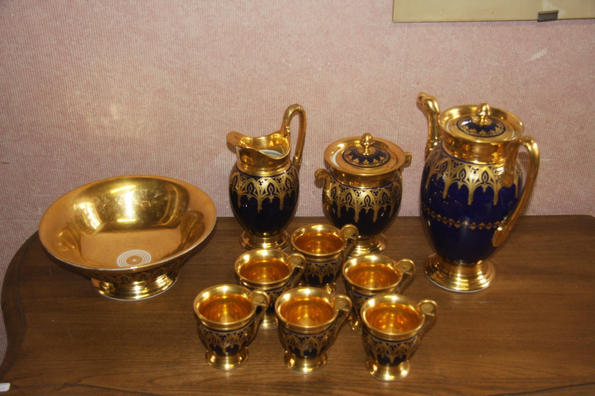 Service à café et coupe en porcelaine bleu et or monogrammé R