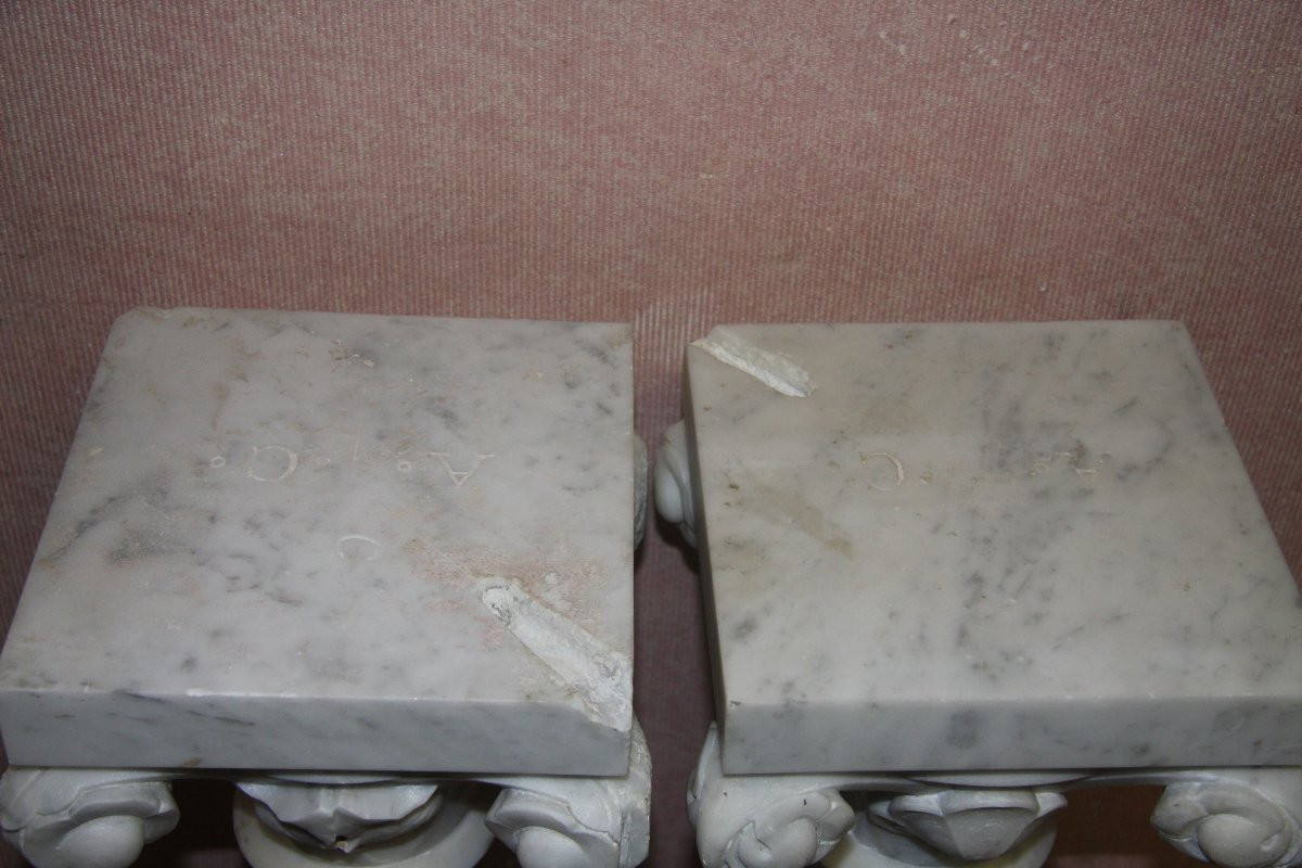 Paires de colonnes en marbre de Carrare légèrement veinée-photo-1