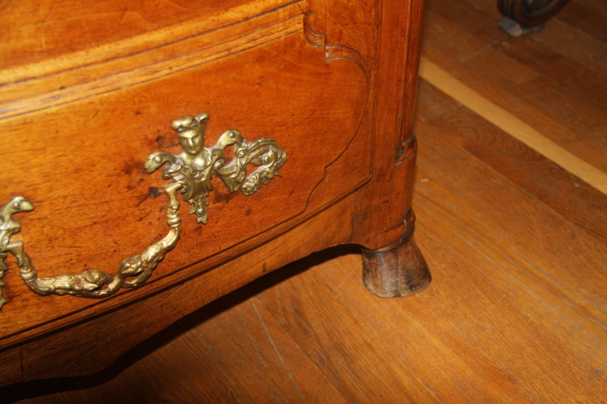 Commode régence en noyer, 3 tiroirs, poignées de tirage en bronze.-photo-5