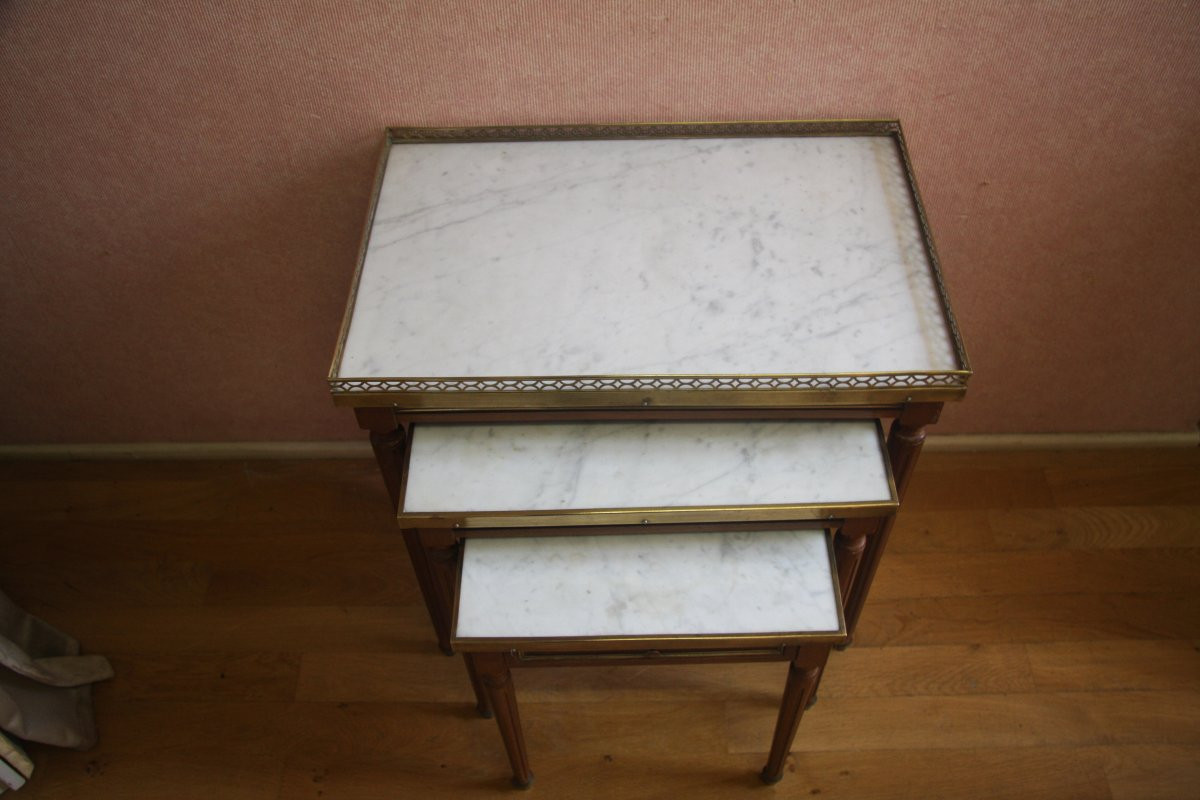 Mahogany Nesting Tables With Marble Top-photo-3
