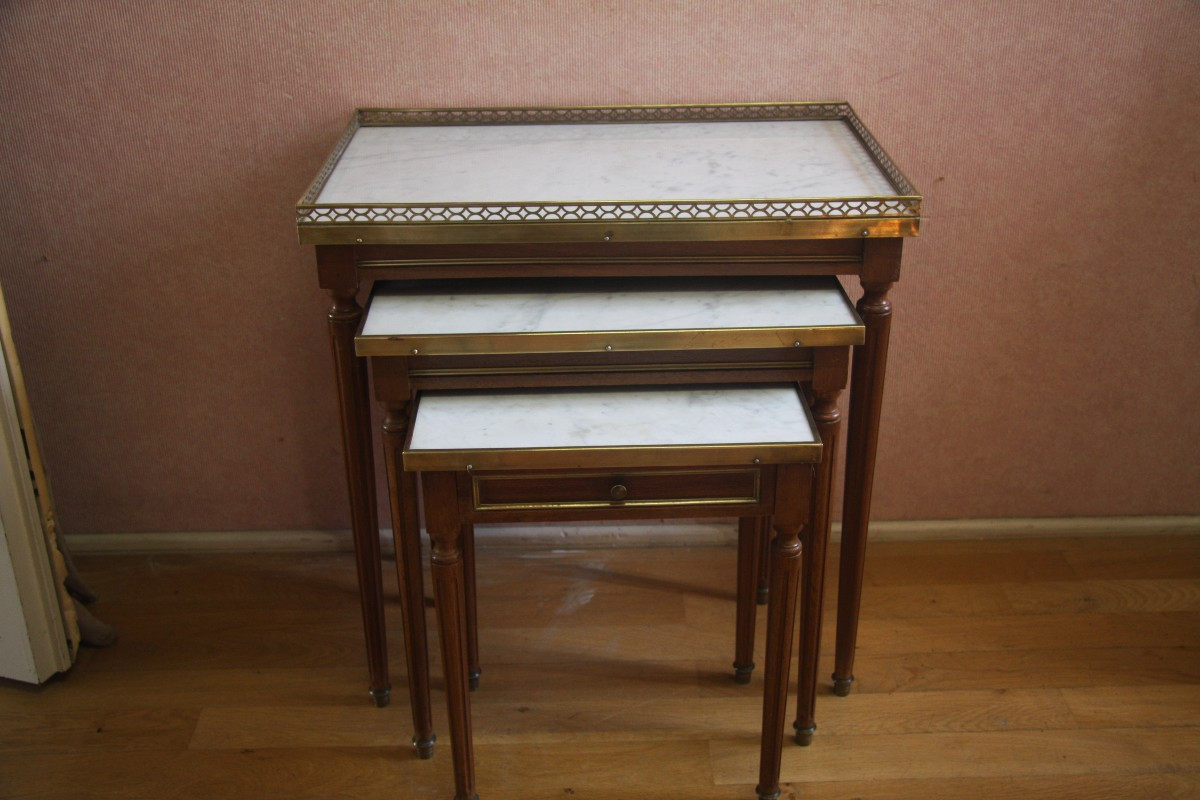 Mahogany Nesting Tables With Marble Top