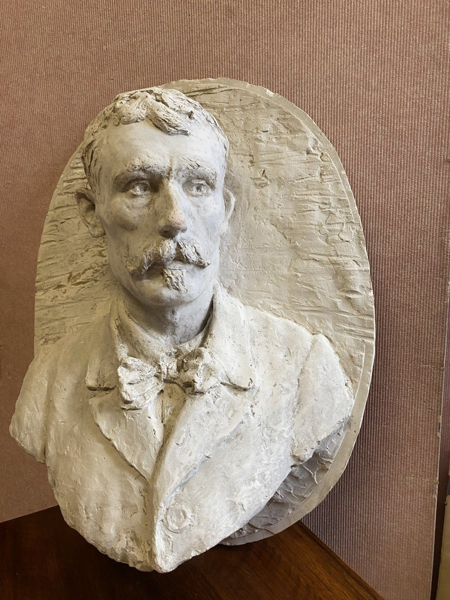 Portrait d'Alphonse Muscat en plâtre. Très bon état.-photo-1