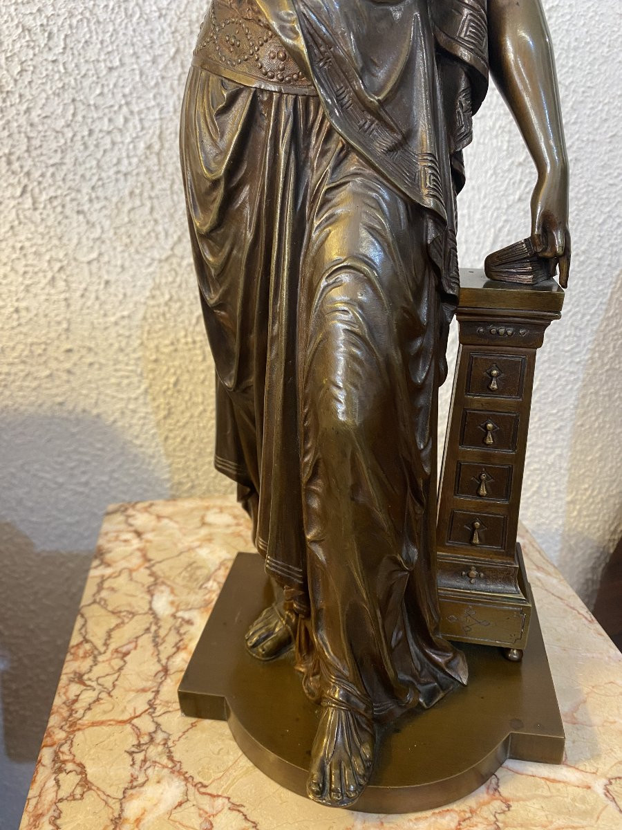 Bronze à l'antique, présentant une femme à la lecture. Excellent état.-photo-2