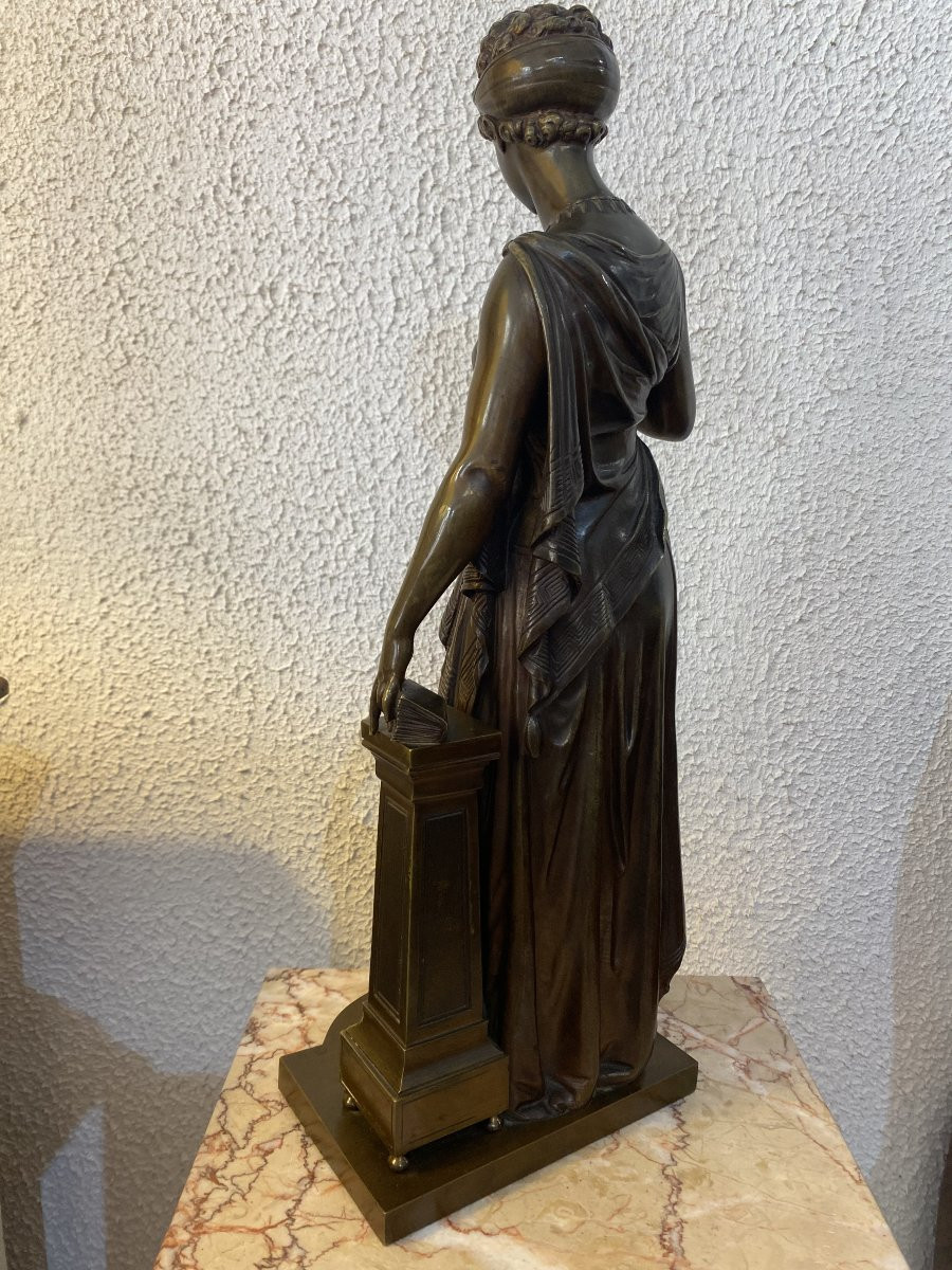 Bronze à l'antique, présentant une femme à la lecture. Excellent état.-photo-4