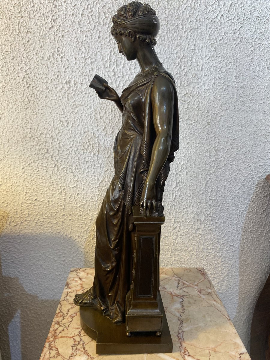 Bronze à l'antique, présentant une femme à la lecture. Excellent état.-photo-3