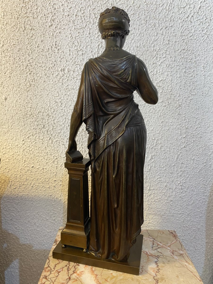 Bronze à l'antique, présentant une femme à la lecture. Excellent état.-photo-5