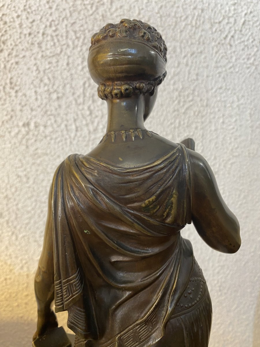 Bronze à l'antique, présentant une femme à la lecture. Excellent état.-photo-6