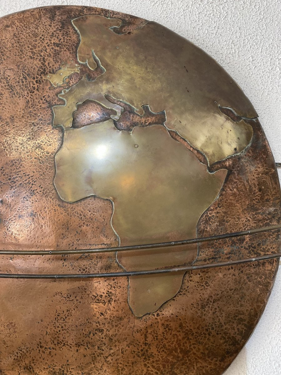 Mappemonde en cuivre avec les continents en laiton découpés.-photo-2