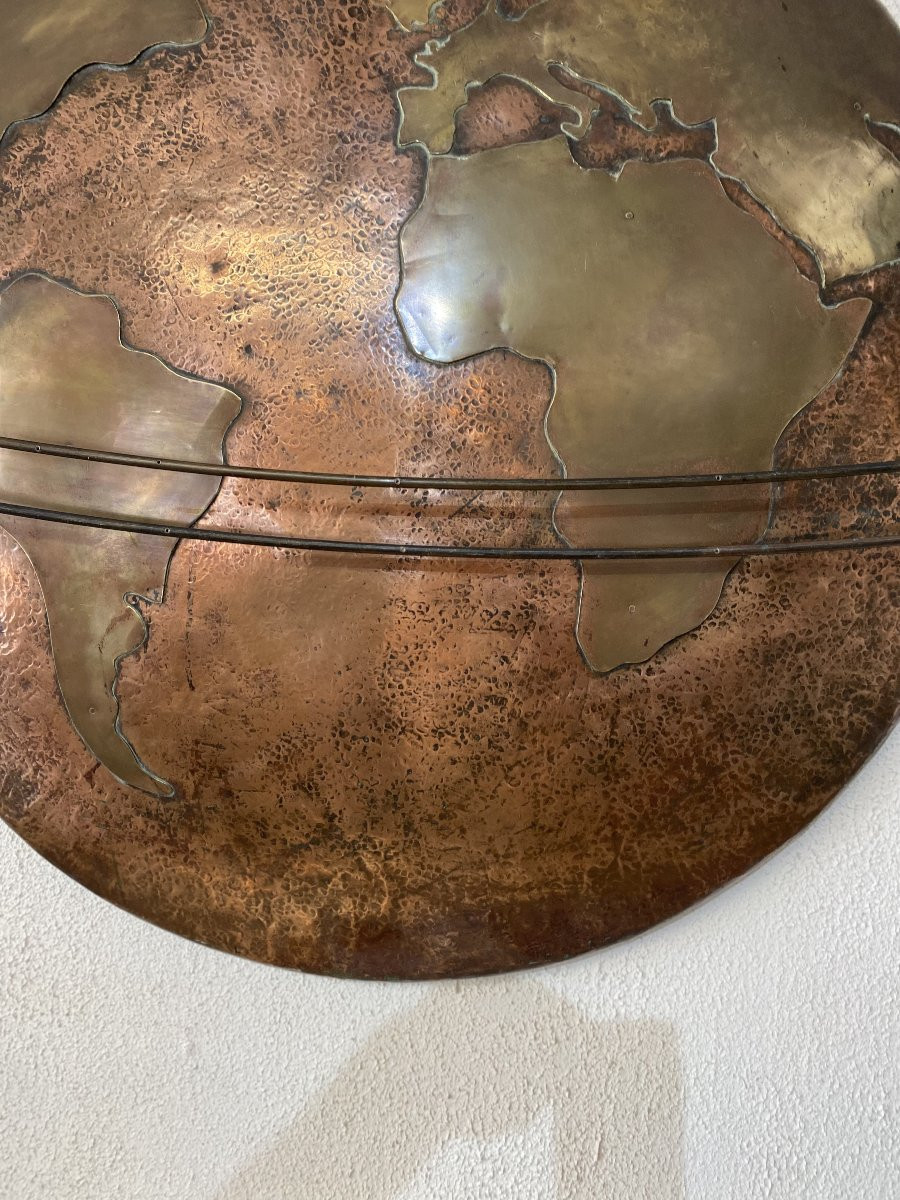 Mappemonde en cuivre avec les continents en laiton découpés.-photo-3
