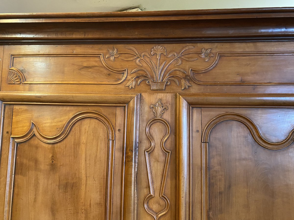 Armoire Bressane en noyer de la deuxième moitié du 19 éme siècle. -photo-2