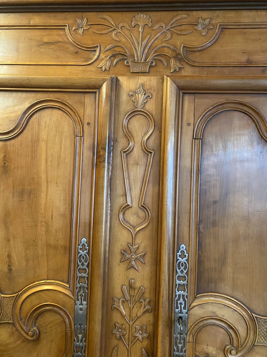 Armoire Bressane en noyer de la deuxième moitié du 19 éme siècle. -photo-4