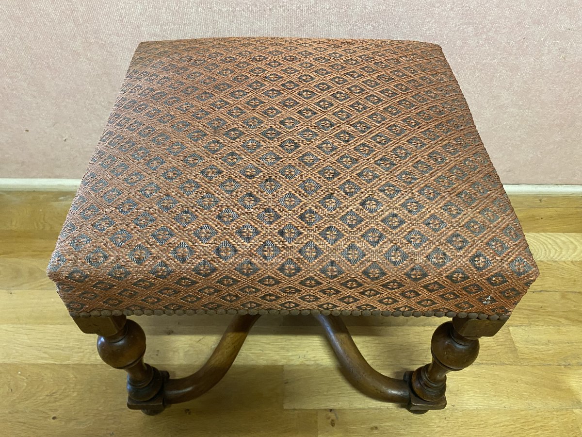 Louis XIII-style Stool Or End Table In Walnut. Upholstered In Horsehair.-photo-4