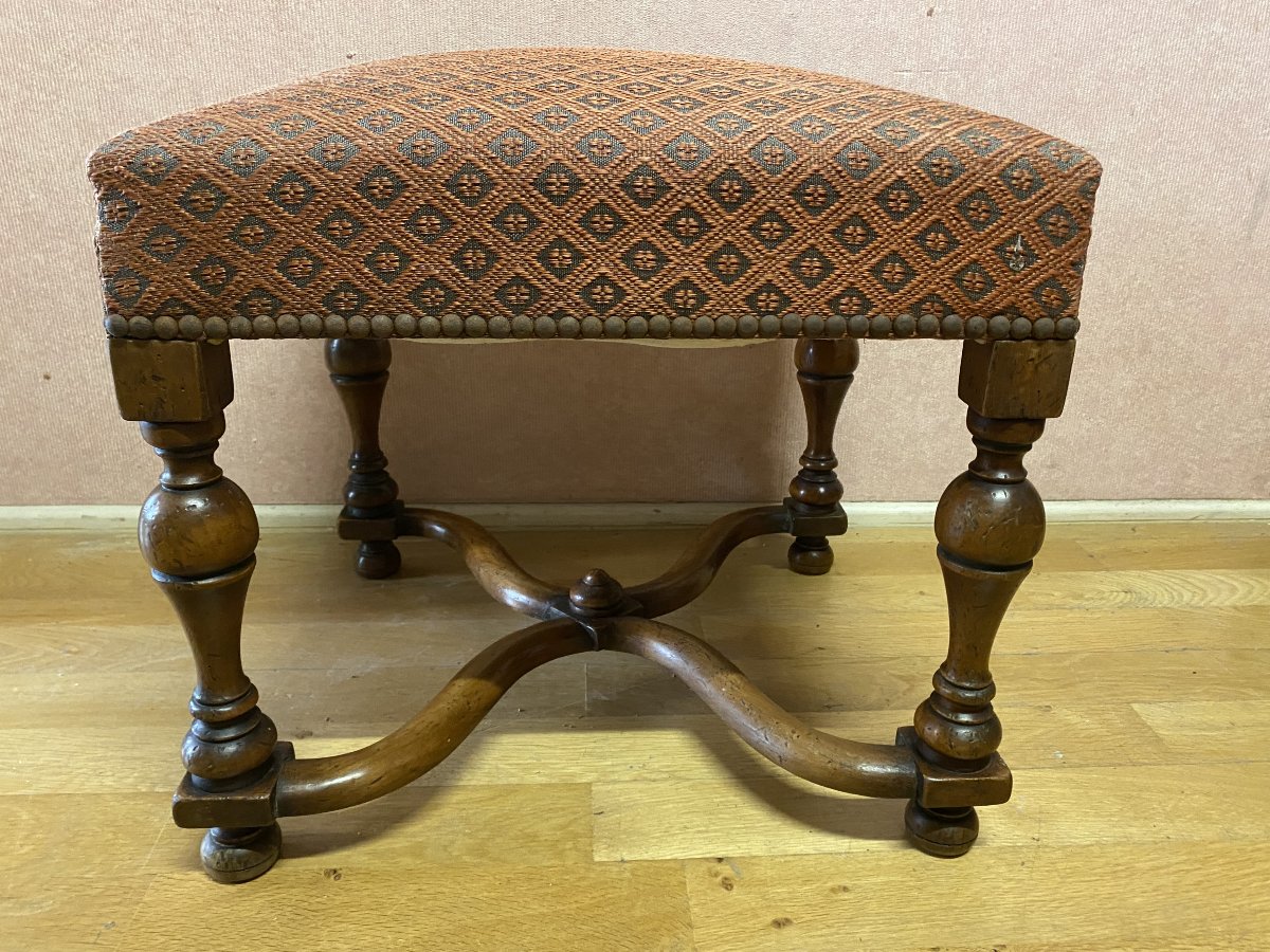 Louis XIII-style Stool Or End Table In Walnut. Upholstered In Horsehair.-photo-1