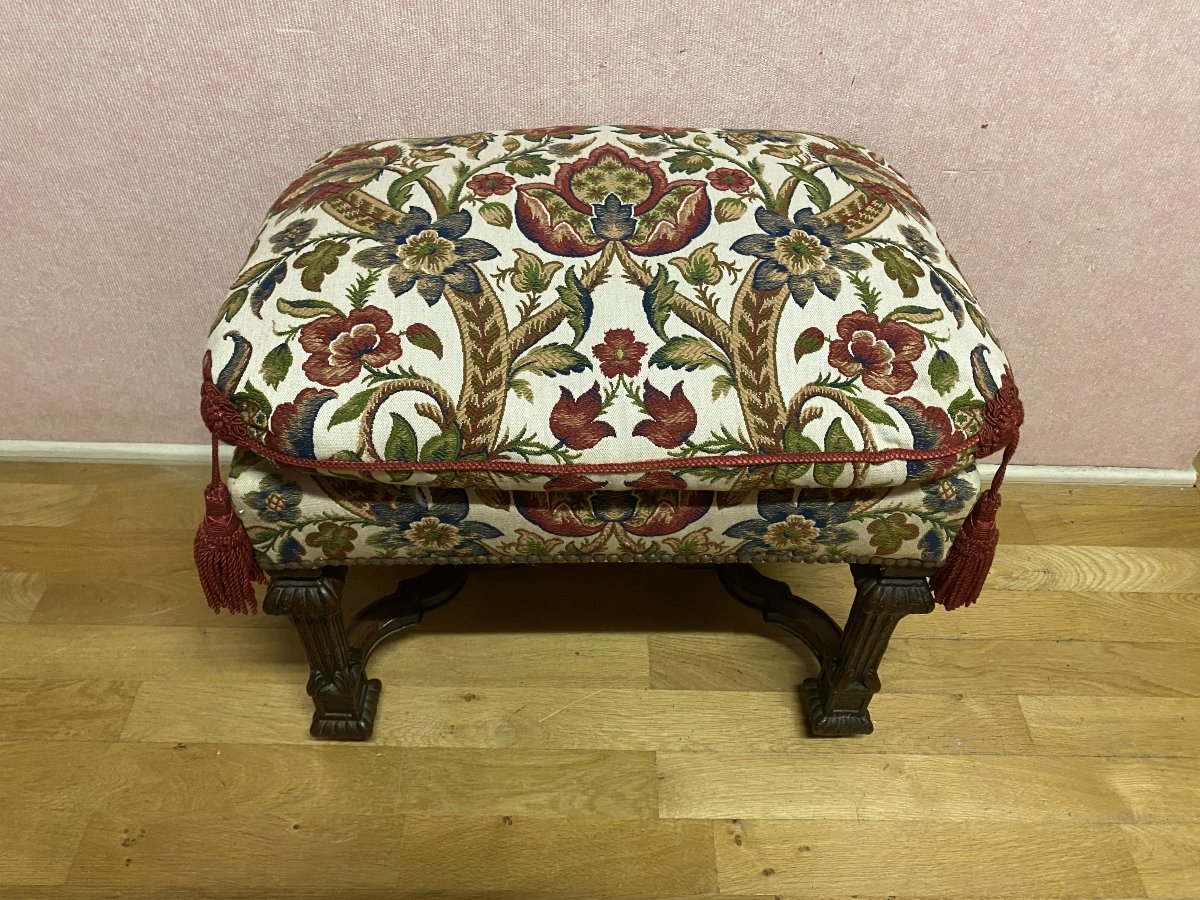 Renaissance-style Stool Or End Table, In Excellent Condition.-photo-2