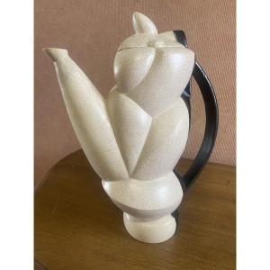 Cafetière en céramique craquelée, figurant une femme. Très bon état.
