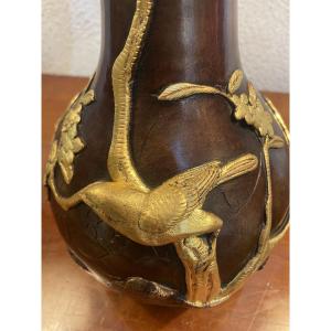 Vase chinois en bronze avec décor d'oiseaux branchés dorés à l'or fin. Excellent état
