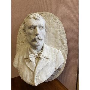 Portrait d'Alphonse Muscat en plâtre. Très bon état.