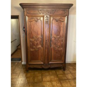 Armoire Bressane en noyer et chêne, milieu XIX.