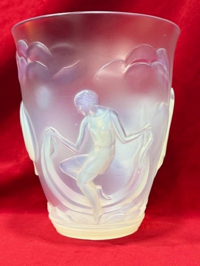 Vase Art Deco 1930 Verre Opalescent Verlys  Les Danseuses