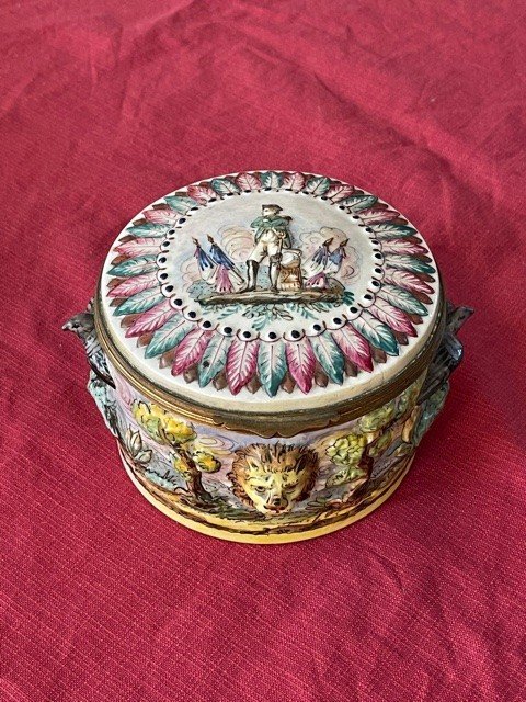 Bonbonnière Porcelain Box Capodimonte Naples XIX Emperor Napoleon Decor