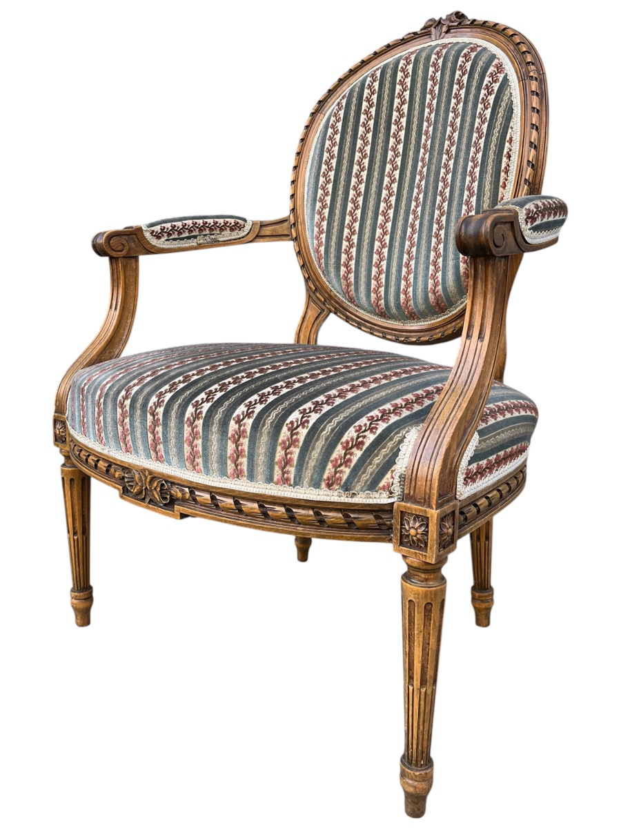 Série de 3 chaises médaillons et 1 fauteuil cabriolet style Louis XVI-photo-2