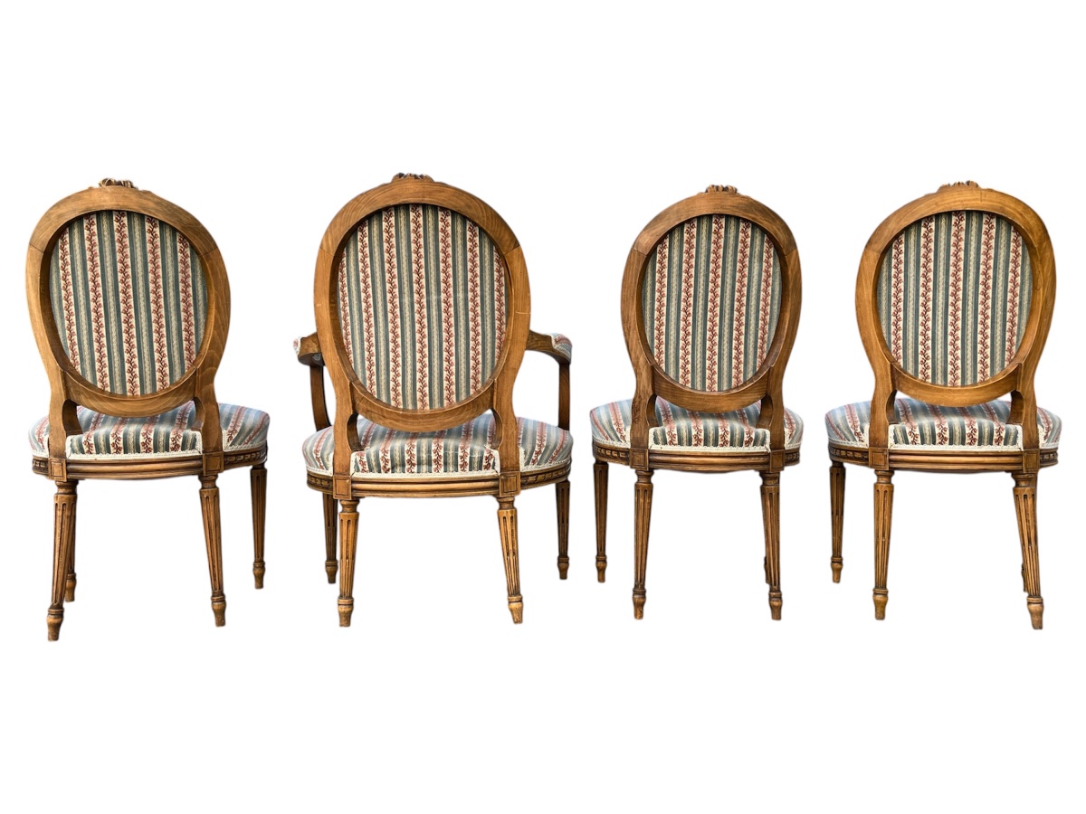 Série de 3 chaises médaillons et 1 fauteuil cabriolet style Louis XVI-photo-4