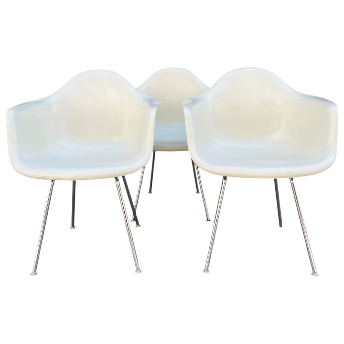 Set Of 3 Eames Plastic Armchairs (dax)