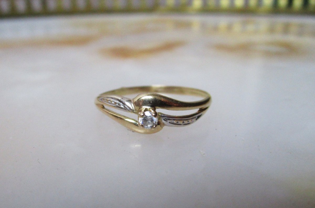 Very Beautiful Solitaire Ring In 18k 18k Gold And Small Diamond. Weight 1.35 Gr. Size 56.-photo-2