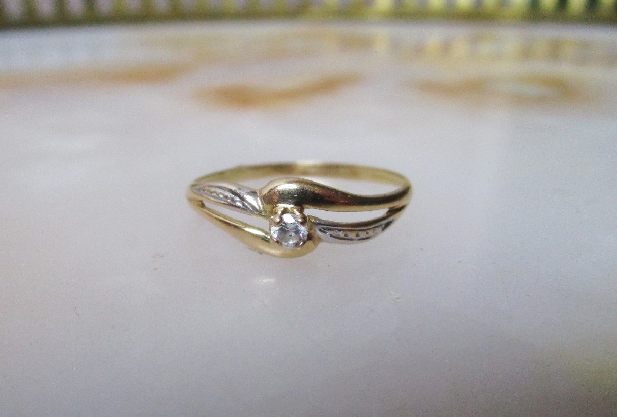 Very Beautiful Solitaire Ring In 18k 18k Gold And Small Diamond. Weight 1.35 Gr. Size 56.
