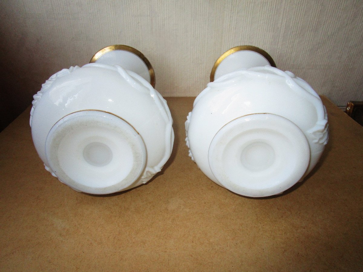 Baccarat Beautiful And Rare Pair Of Vases In Molded Opaline Crystal Enhanced With Fine Gold Circa 1850-photo-2