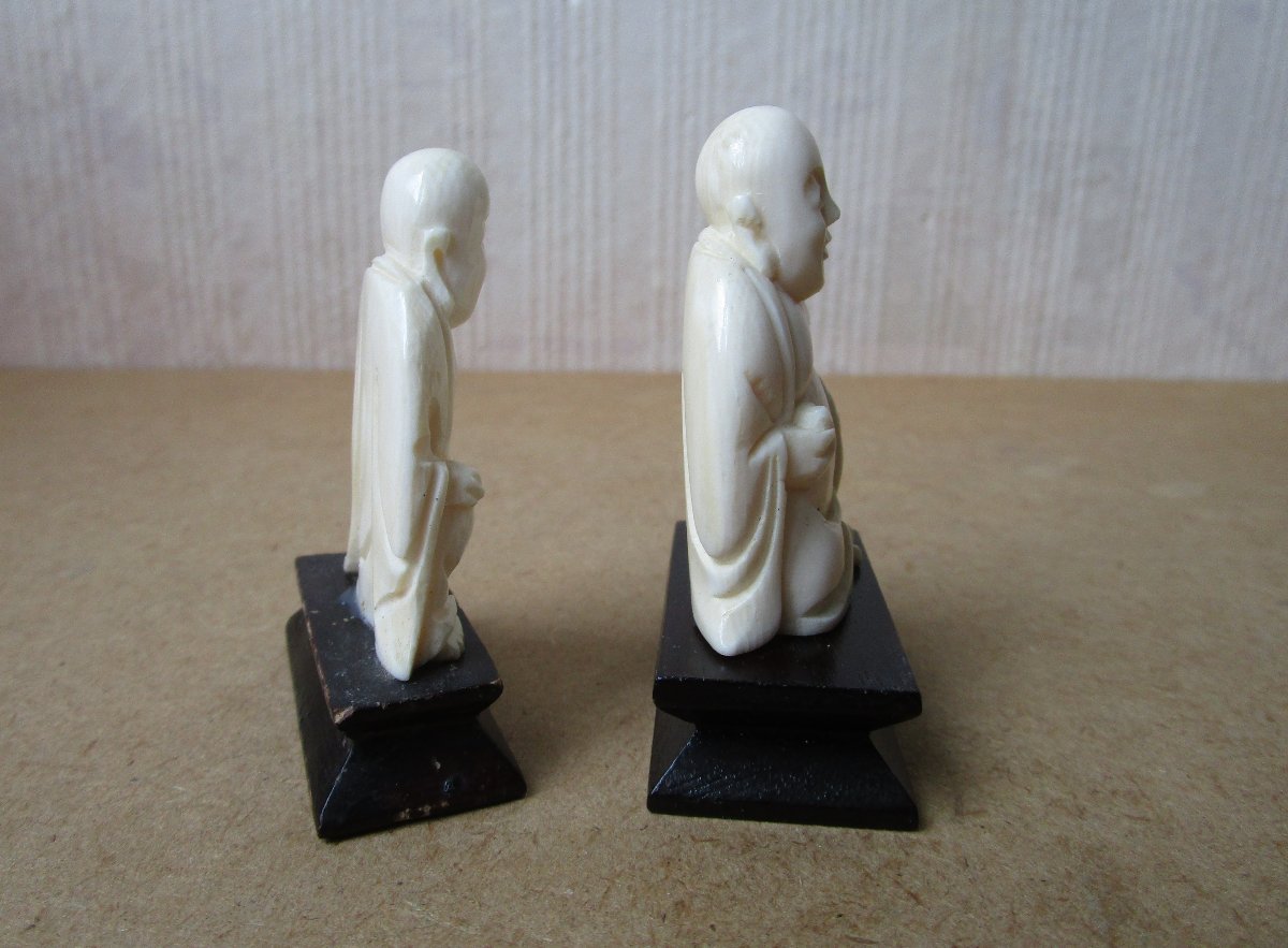 Deux Anciens Petits Okimono Bouddha En Ivoire Sculpté Sculpture Statuette Vers 1920.-photo-1