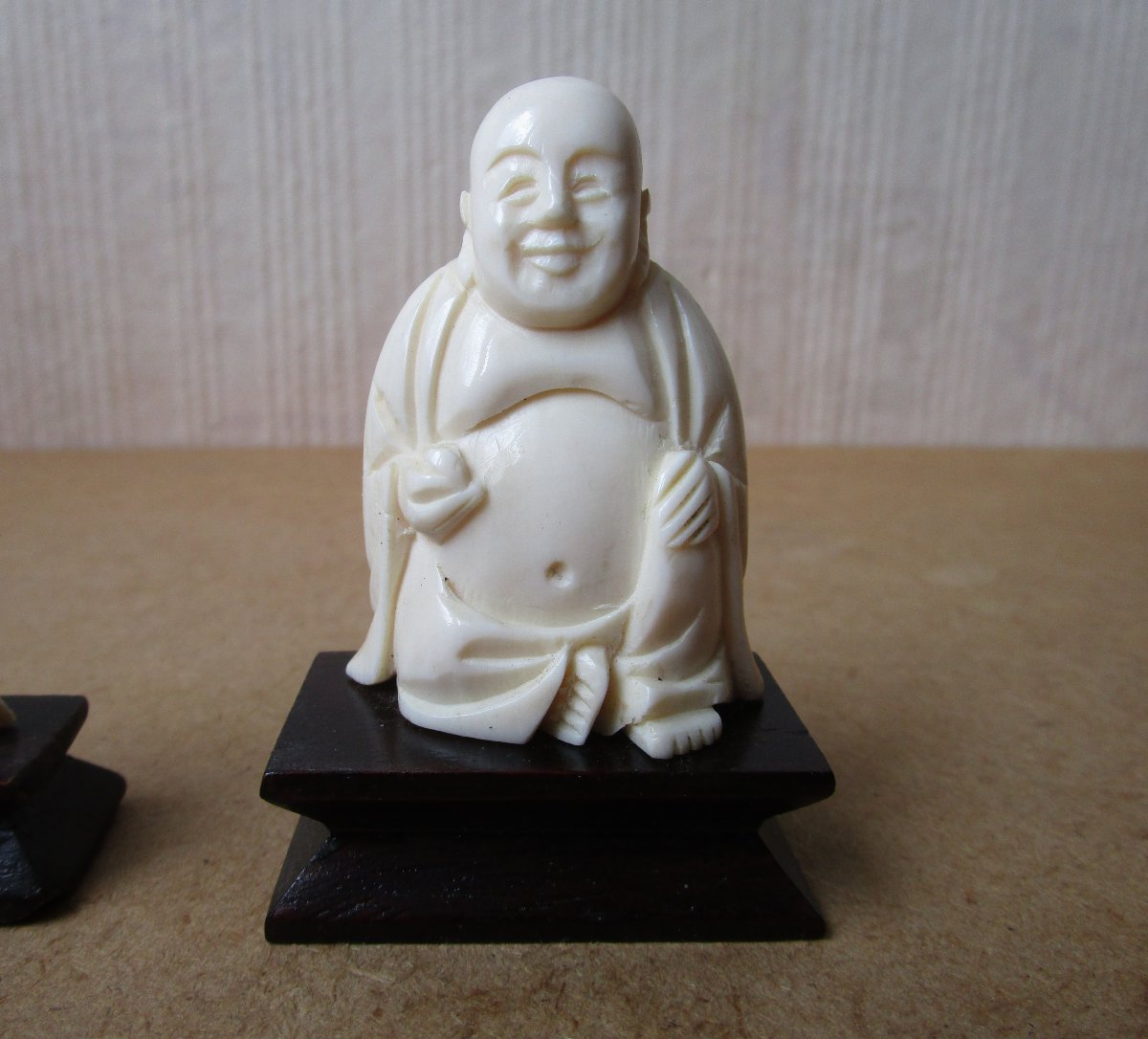 Deux Anciens Petits Okimono Bouddha En Ivoire Sculpté Sculpture Statuette Vers 1920.-photo-2