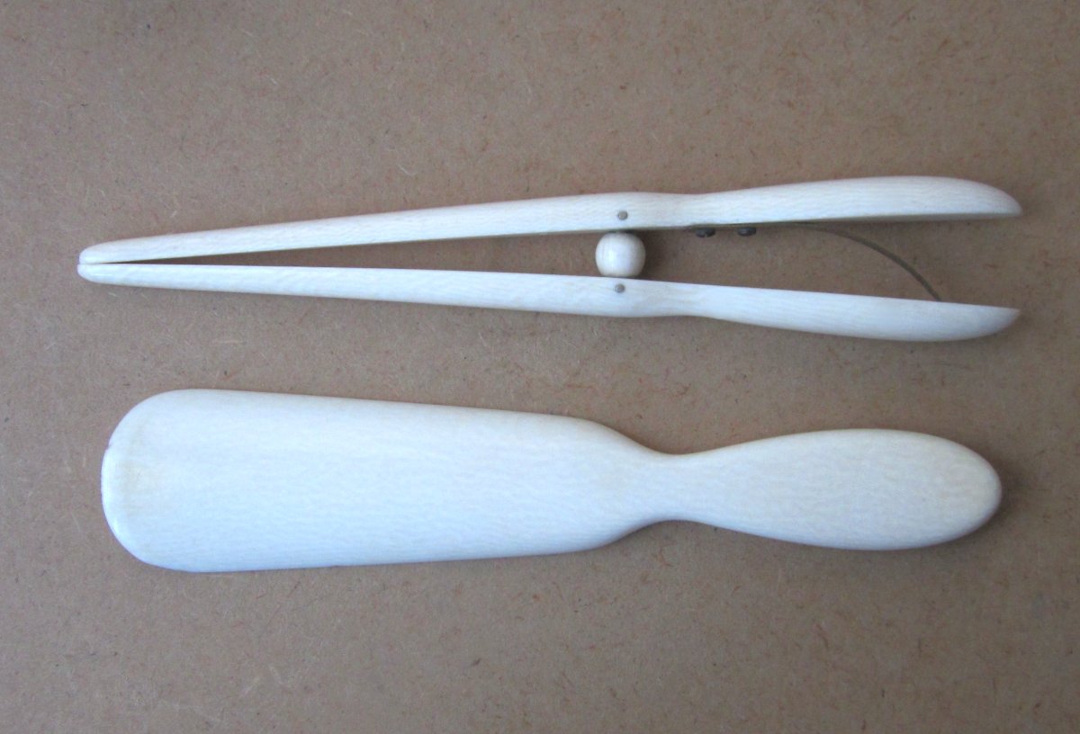 Nécessaire de toilette en ivoire 4 brosses, un chausse-pied et une pince à gants, vers 1920.-photo-4