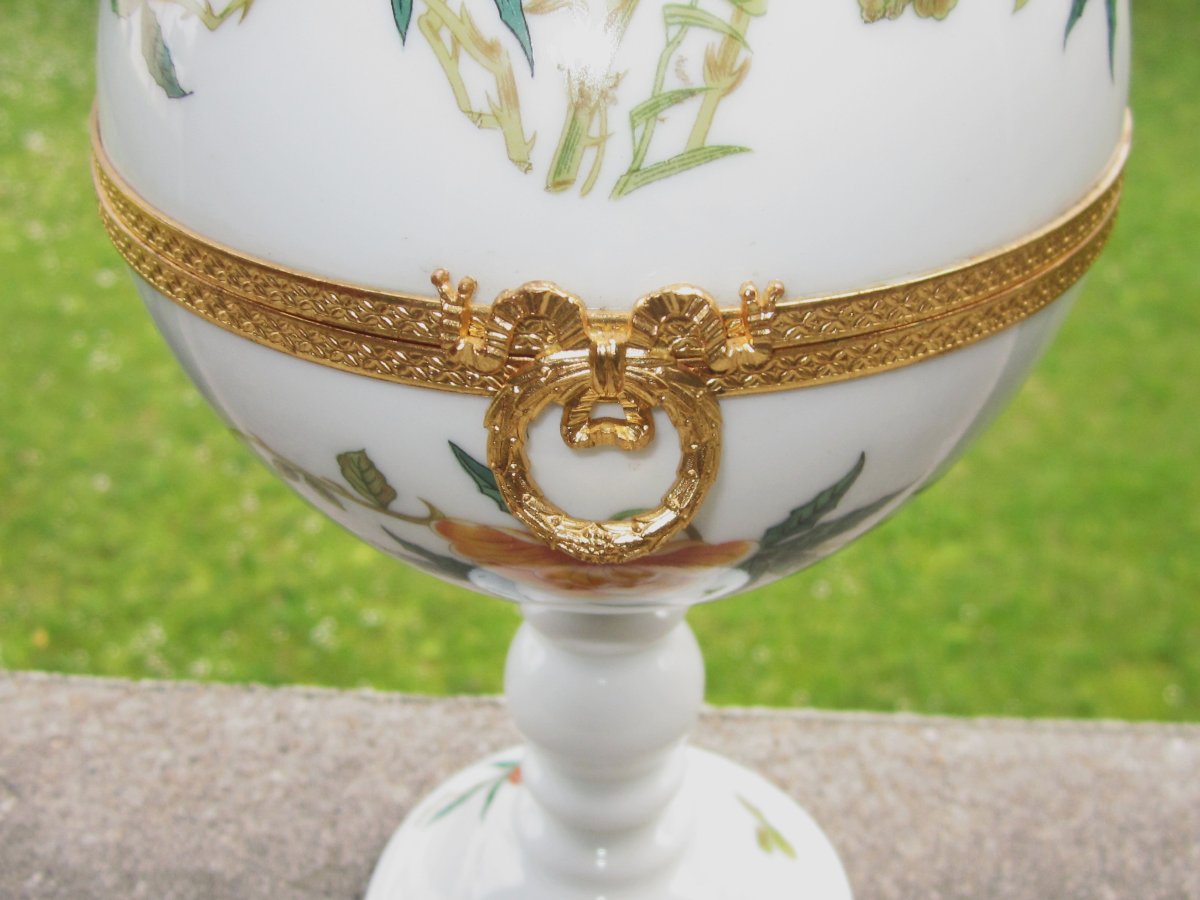Raynaud Very Beautiful Box Or Candy Box On Foot In Limoges Porcelain In Perfect Condition.-photo-4