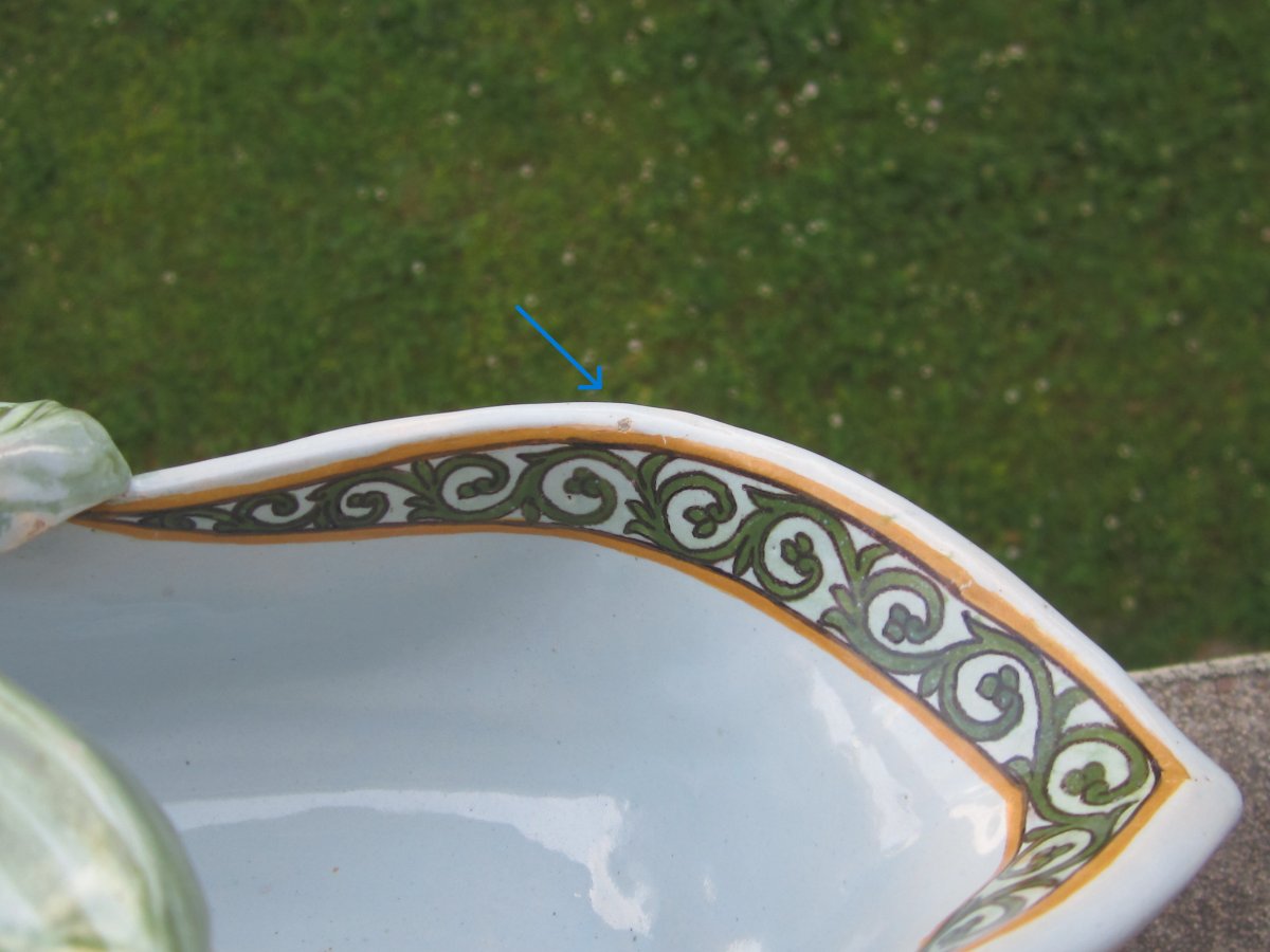 Quimper XIXe Porquier Beau vide-poches en forme de serviette nouée décor d'enfants jouant.-photo-7