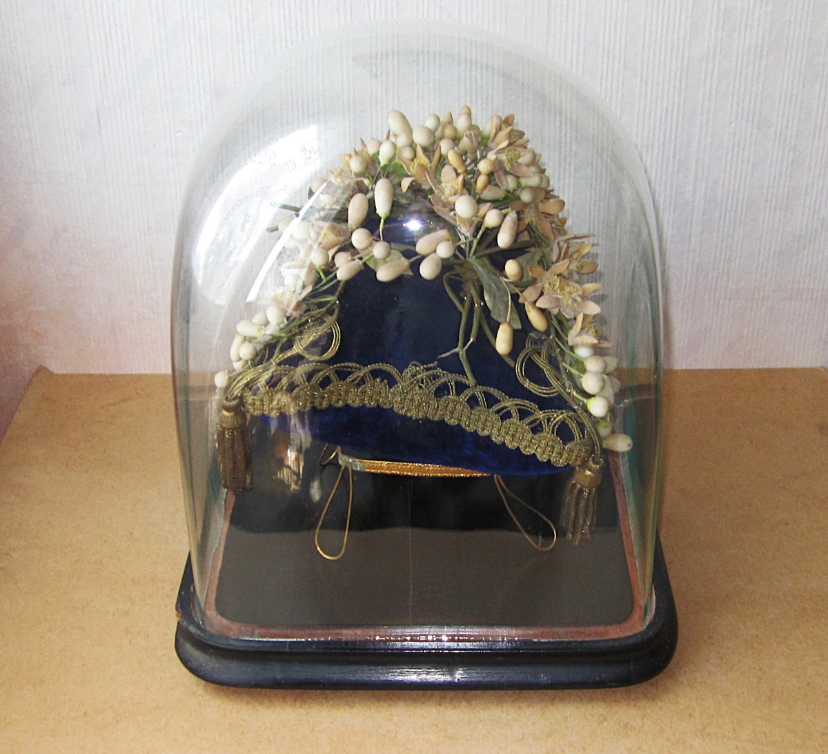 19th Century Wedding Globe With Its Cushion And Bouquet Of Wax Flowers, In Very Good Condition.-photo-3