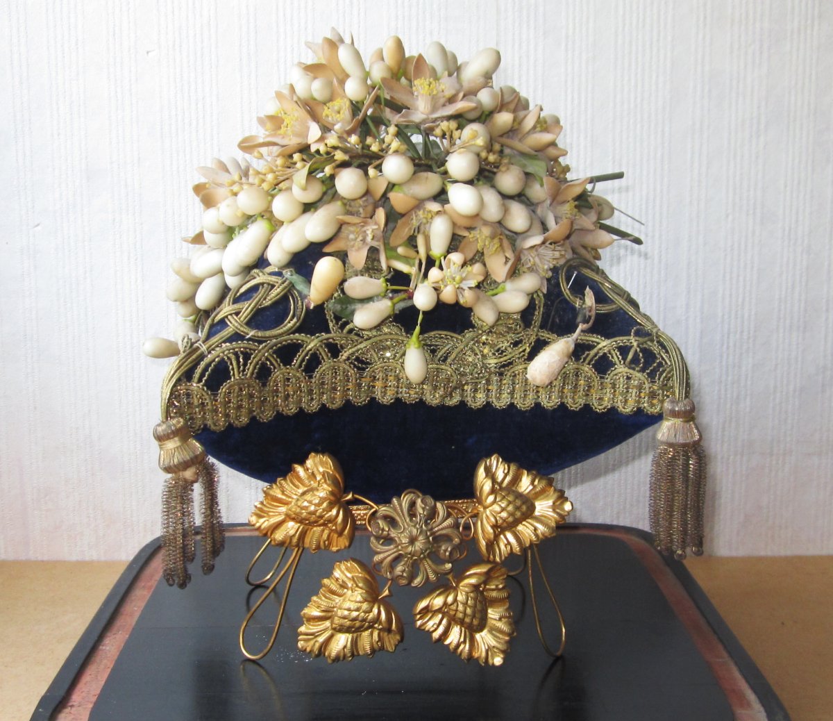 19th Century Wedding Globe With Its Cushion And Bouquet Of Wax Flowers, In Very Good Condition.-photo-4