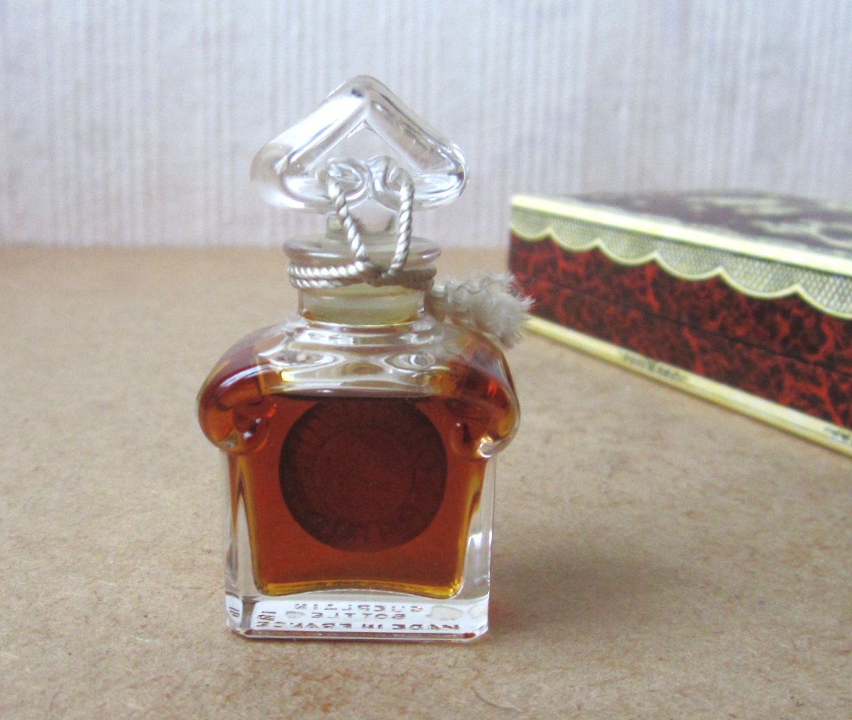 Ancienne miniature flacon de parfum pleine, L'heure bleue de Guerlain avec sa boîte d'origine.-photo-2