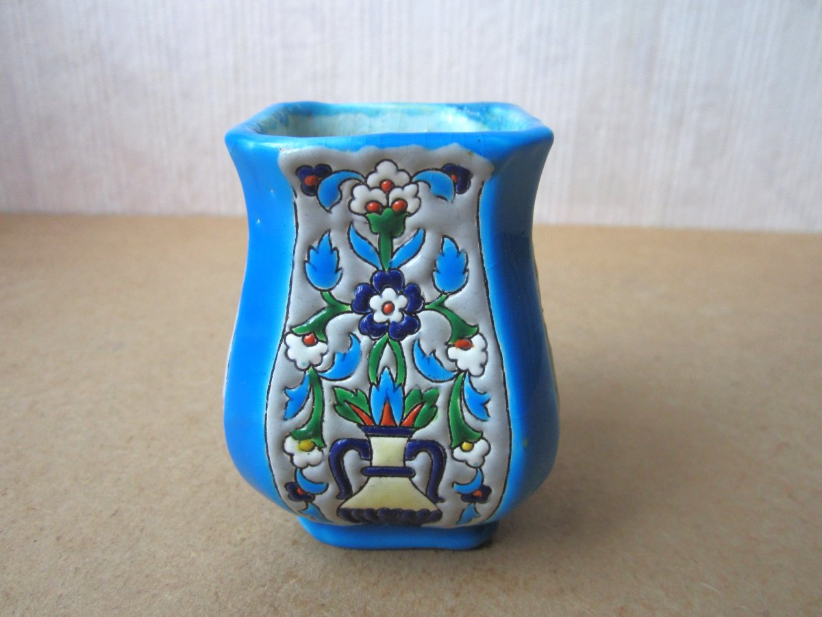 Very Beautiful Small 19th Century Miniature Vase In Bordeaux Enamel In Perfect Condition.-photo-1