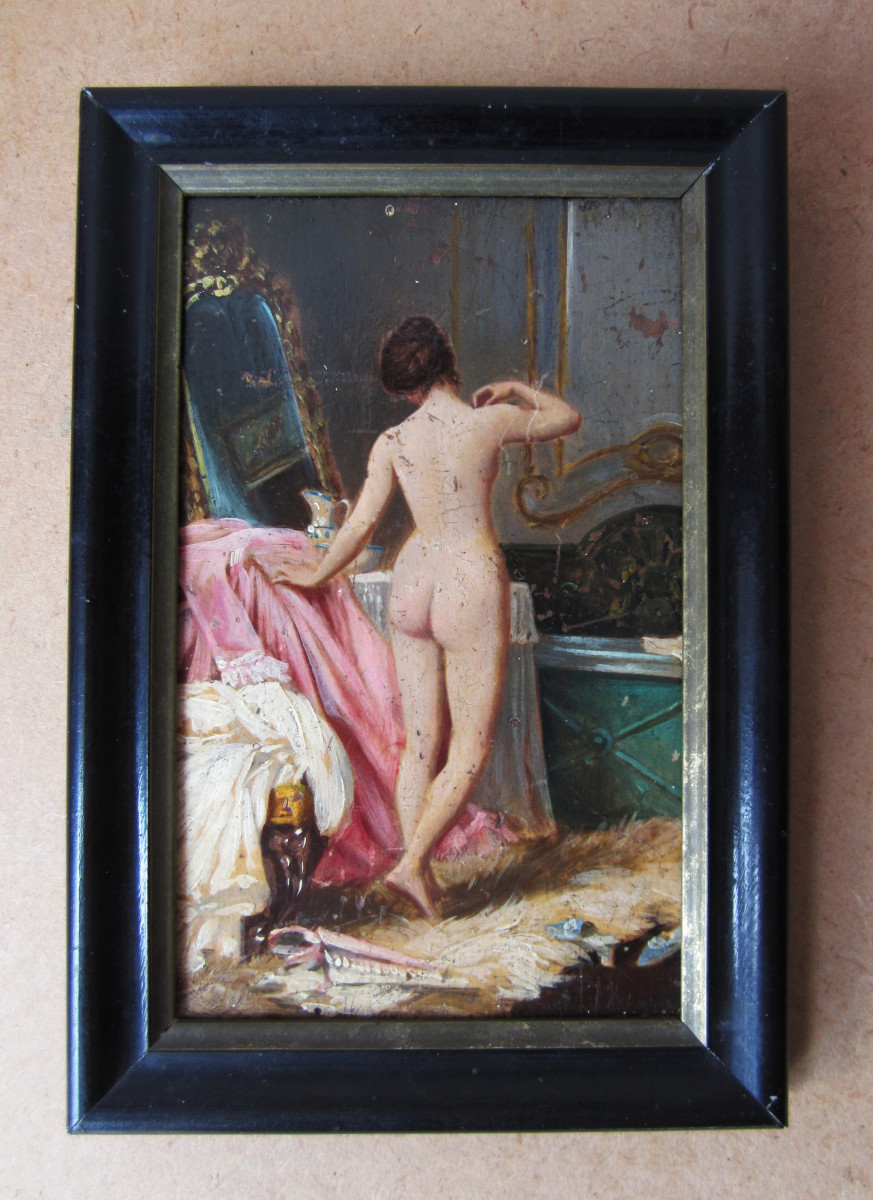 Très beau petit tableau anonyme XIXe miniature femme nue nu de dos dans un intérieur bourgeois.