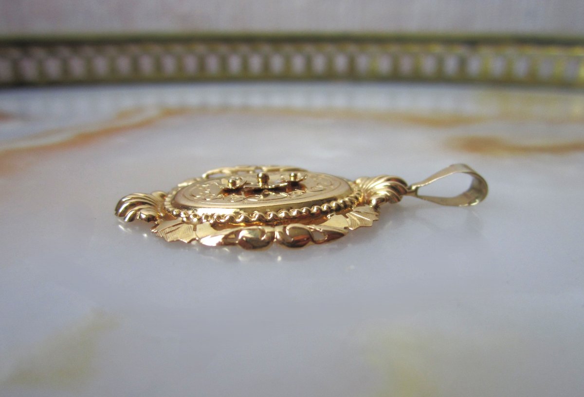 Ancien grand pendentif Napoléon III or 18k 18 carats fleurs en relief vendu avec ou sans chaîne-photo-1
